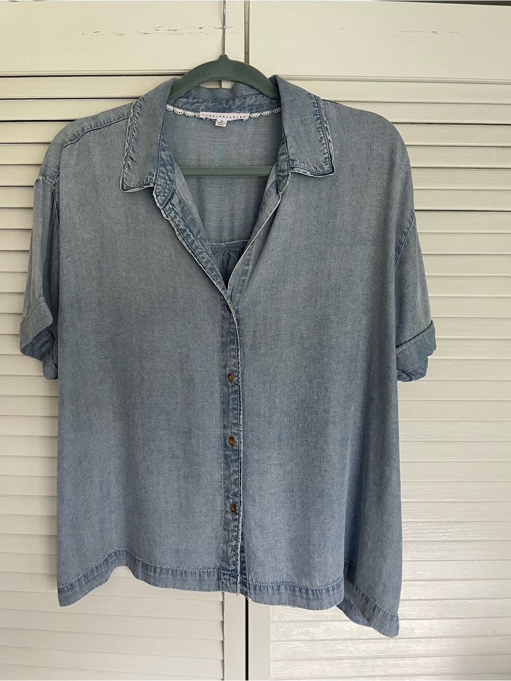 Jane + Delancey Short Sleeve Chambray Denim Button Front Top